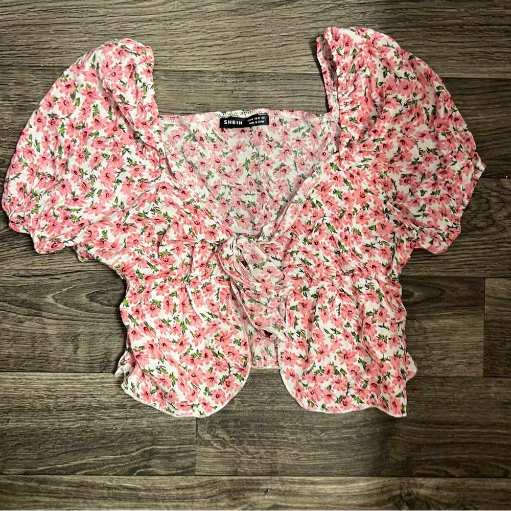 Shein Floral Tie-Front Crop Top - Size Medium (Short Sleeve) Preloved